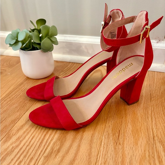 Madden Stunning Red Block Heel Sandals Sz 9.5–3.5 in heel - Picture 1 of 6